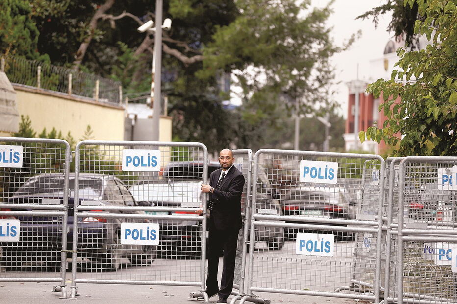 Consulado saudita foi alvo de buscas e perícias da polícia turca, que promete revelar tudo sobre o homicídio e mutilação do jornalista