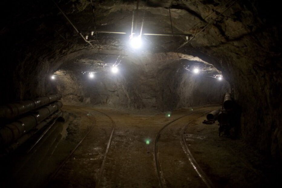 Mineiros ficam presos em mina em Shandong, na China