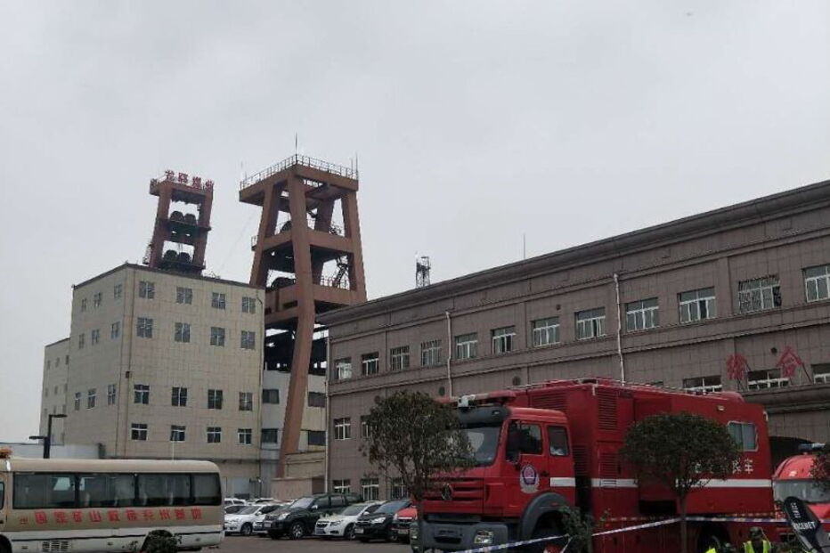 Mineiros ficam presos em mina em Shandong, na China