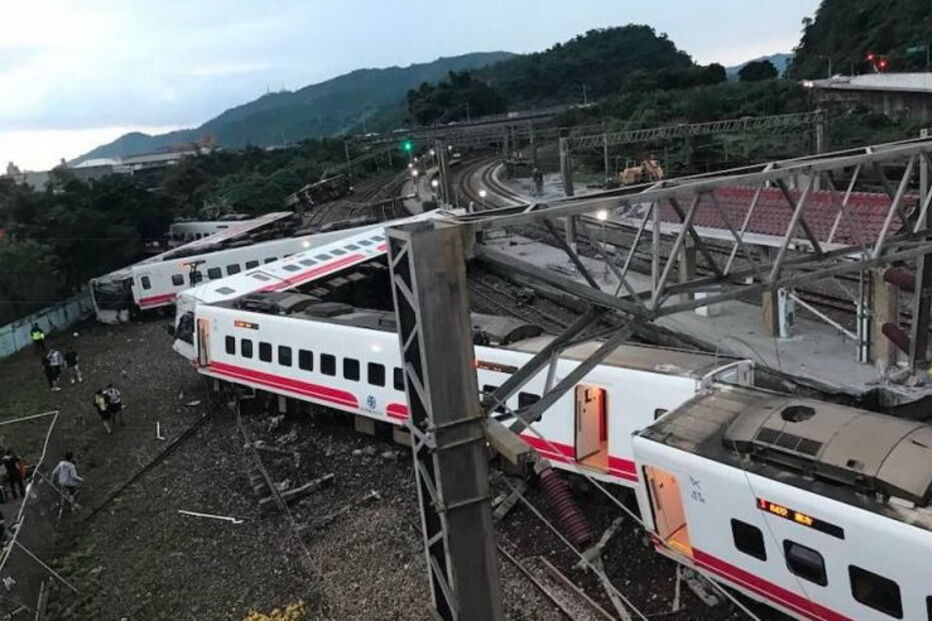 Acidente com comboio em Taiwan faz dezenas de mortos