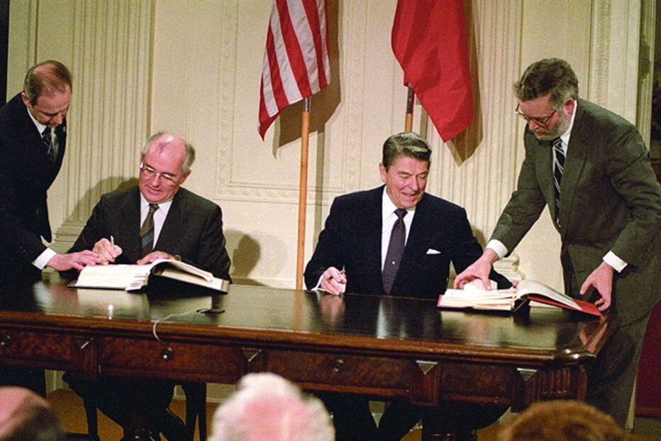 Gorbatchov e Reagan em 1987 