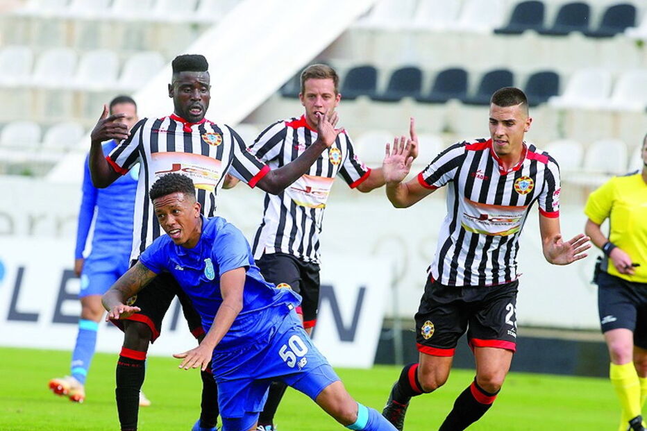 Equipa poveira foi sempre mais forte que os jovens do FC Porto B 