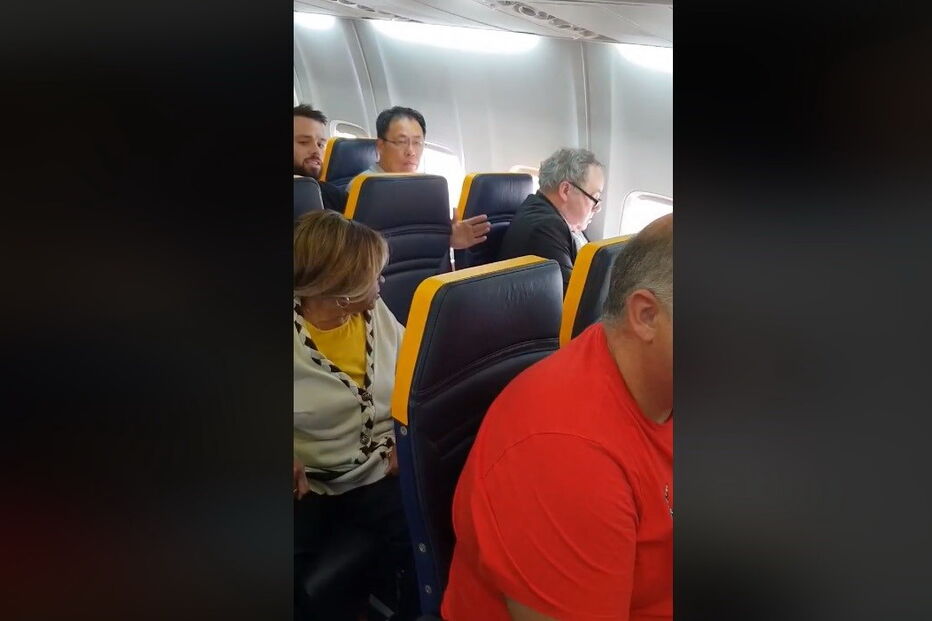 Ryanair criticada por permitir ato de racismo em avião