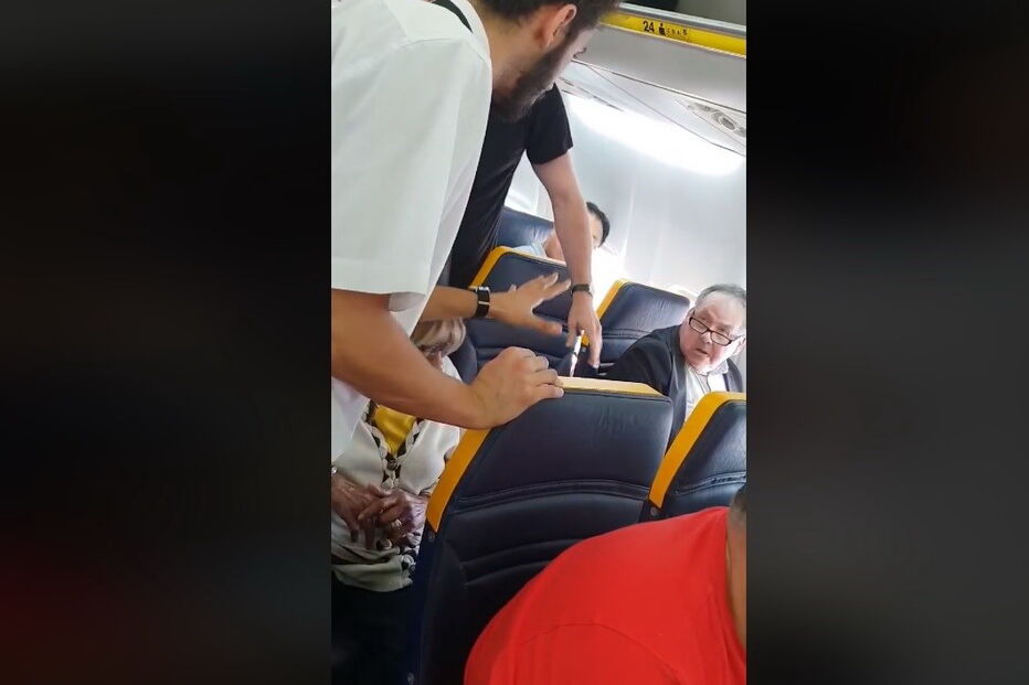 Ryanair criticada por permitir ato de racismo em avião