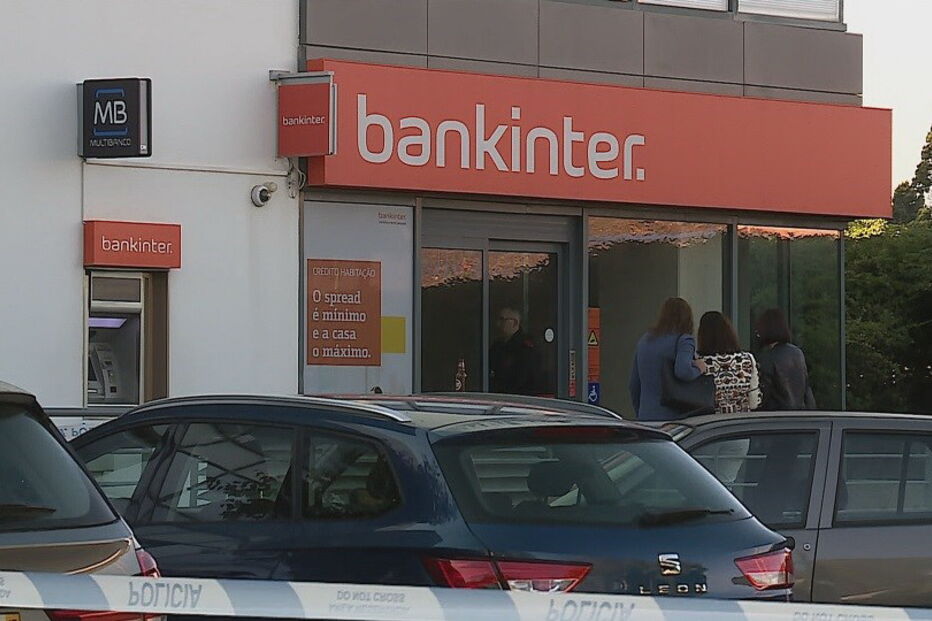 Trio tenta assaltar agência do Bankinter em Oeiras