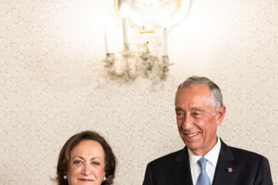 Marcelo Rebelo de Sousa condecora antiga PGR Joana Marques Vidal 