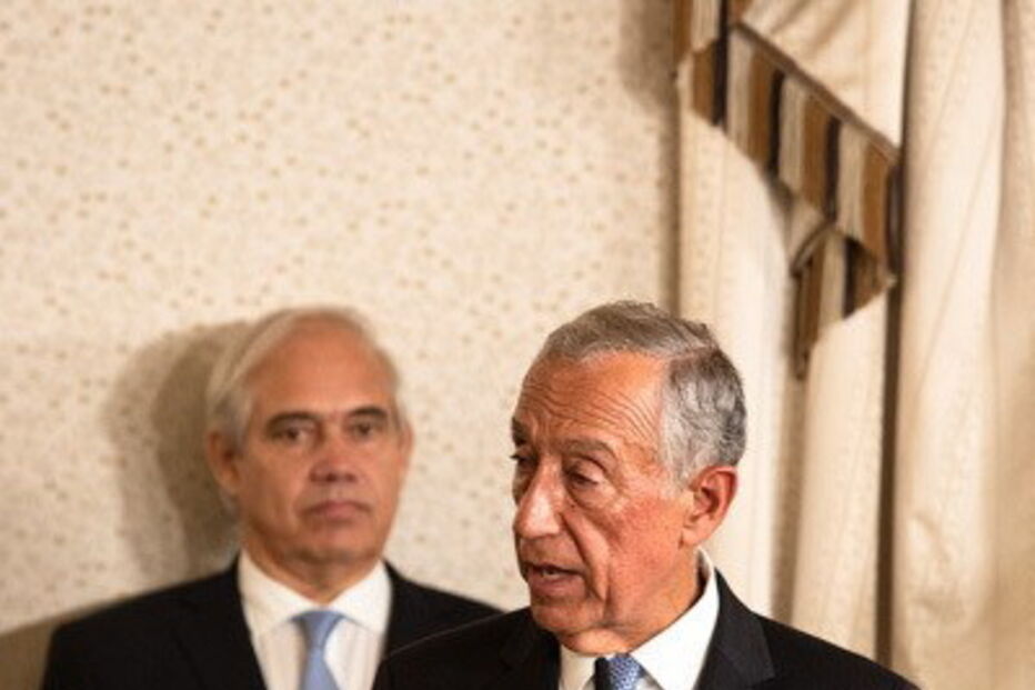 Marcelo Rebelo de Sousa condecora antiga PGR Joana Marques Vidal 
