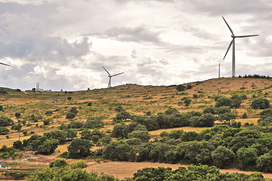 Produção de energia eólica e fotovoltaica 