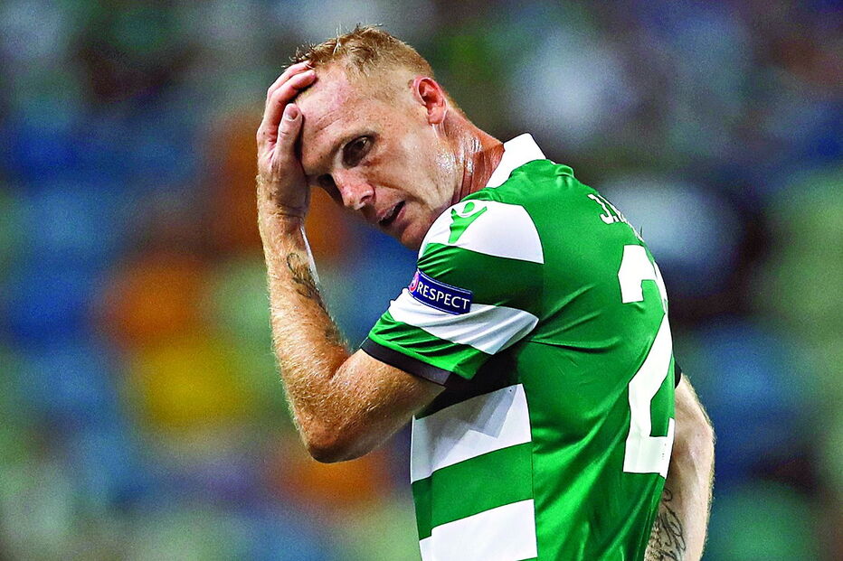 Mathieu, de 34 anos, lesionou-se no jogo com o Qarabag na primeira jornada da fase de grupos da Liga Europa  