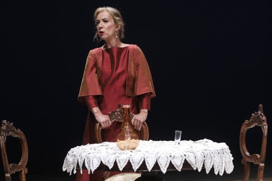 Custódia Gallego é Arkadina neste espetáculo de João Mota