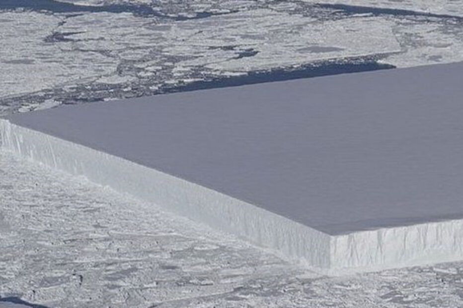 NASA fotografa icebergue retangular e deixa Internet em alvoroço