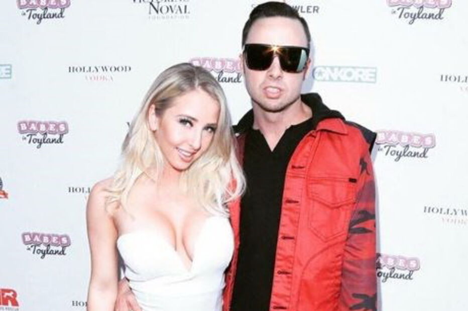 Jon James e a mulher