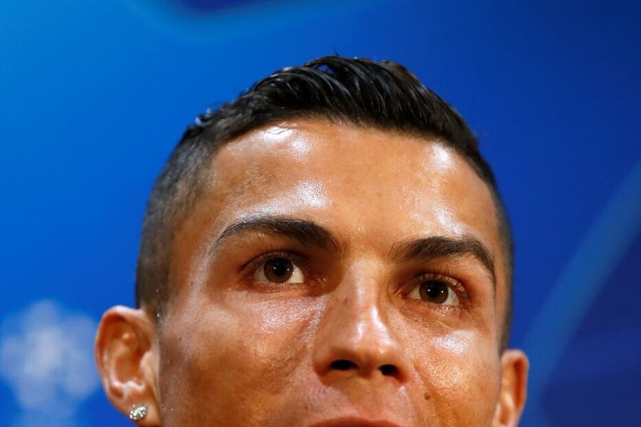 Cristiano Ronaldo exibe relógio milionário