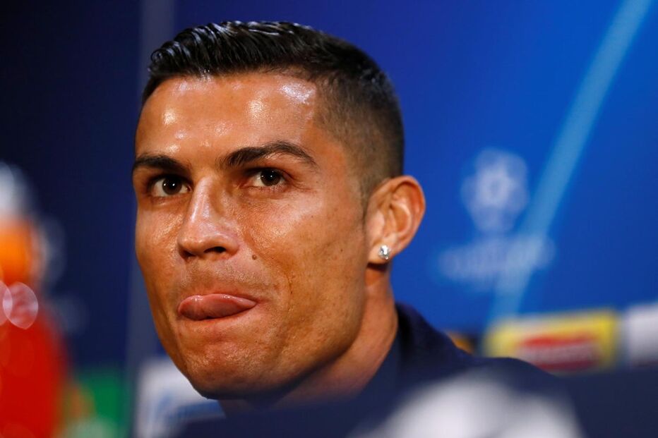 Cristiano Ronaldo exibe relógio milionário