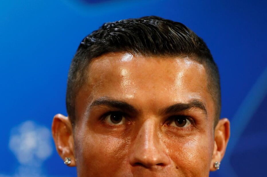 Cristiano Ronaldo exibe relógio milionário