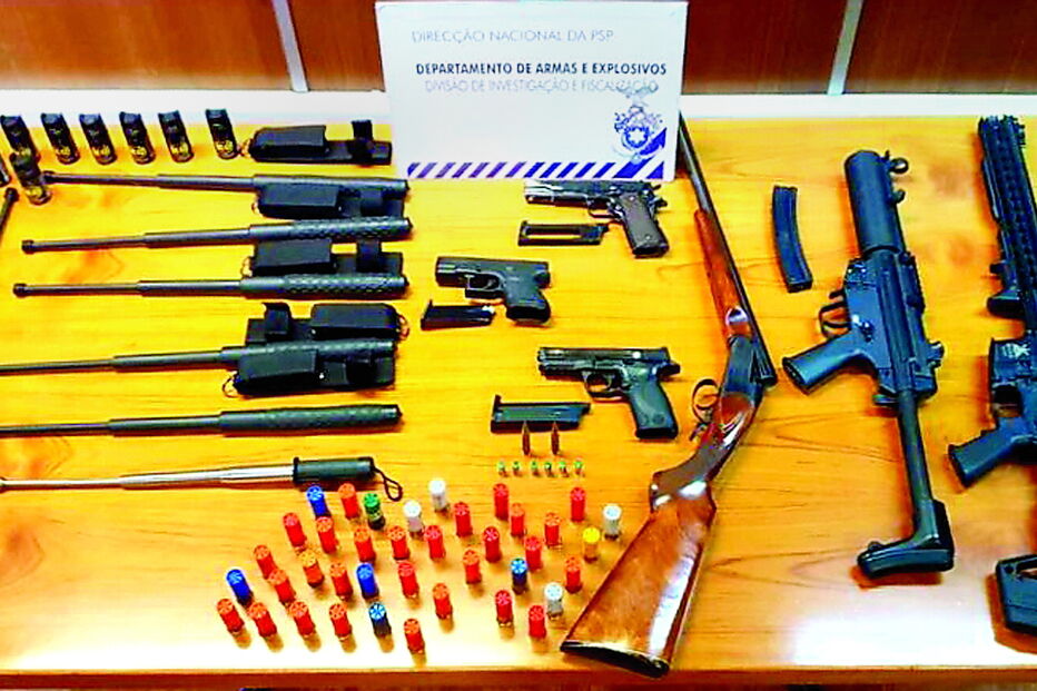 Mais 20 clientes caçados por armas na net   