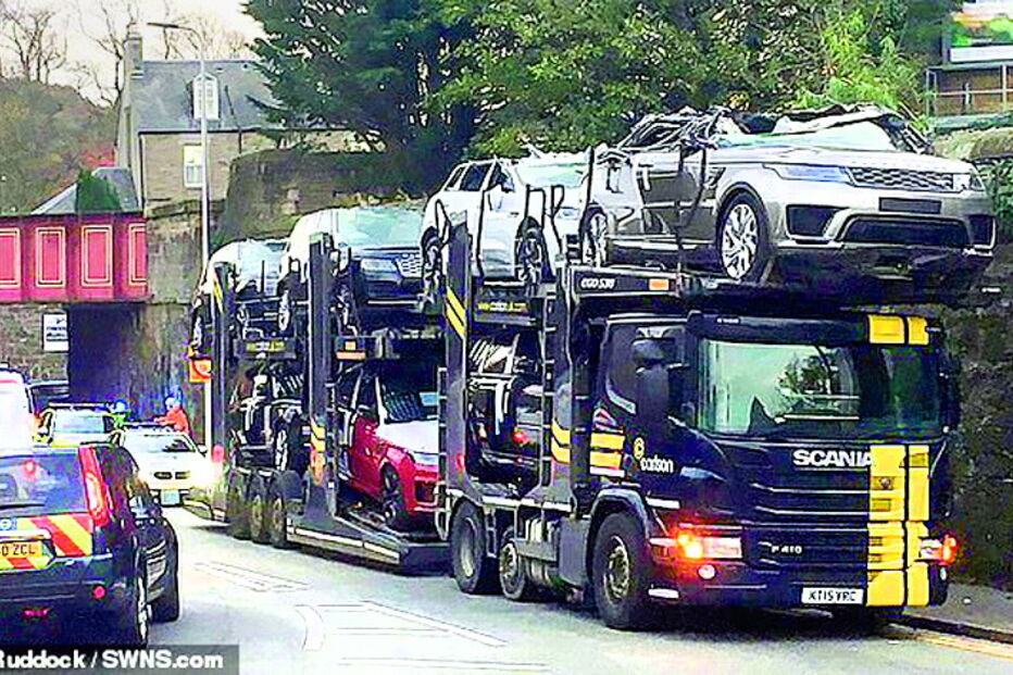 Imprudência destrói carros de luxo