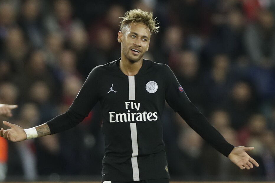 Nápoles trava PSG de Neymar