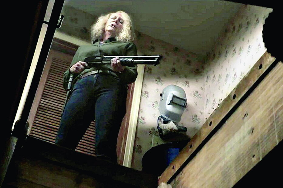 Aos 59 anos, Jamie Lee Curtis volta a interpretar o papel de Laurie Strode em ‘Halloween’    