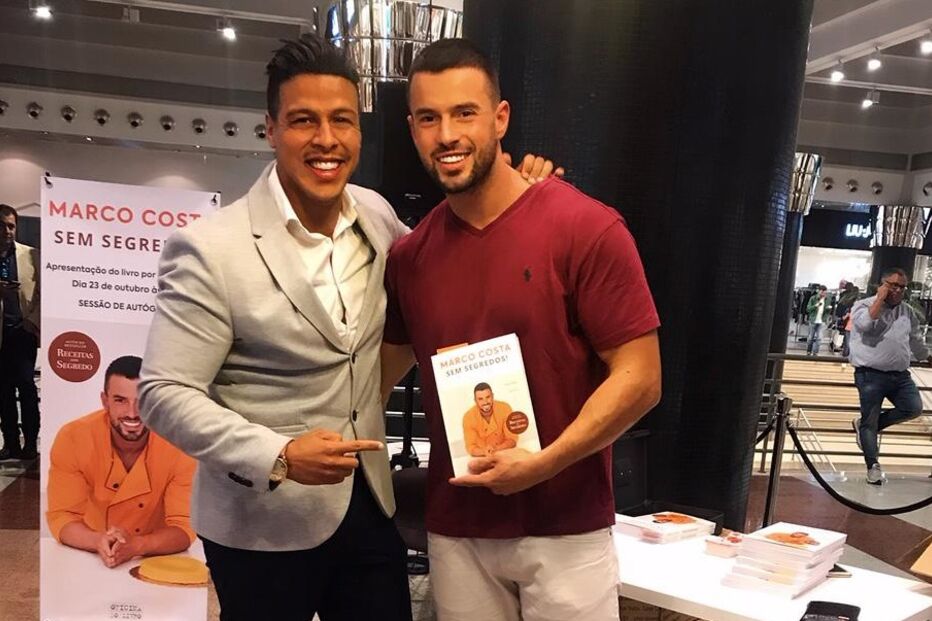 Marco lança livro com o apoio de Vanessa