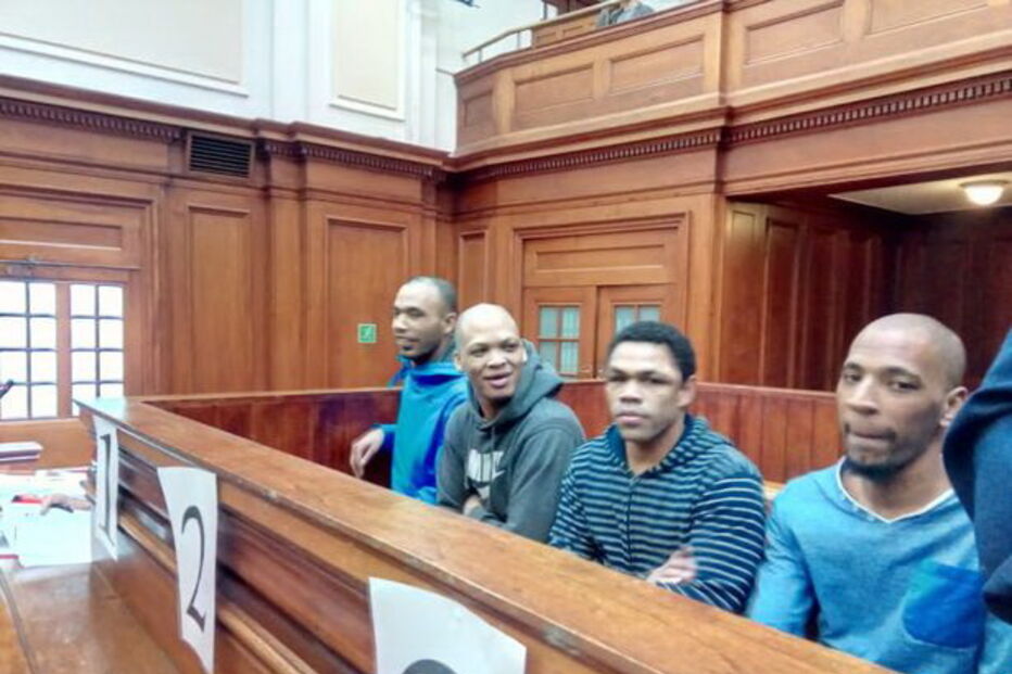 Estudante de 21 anos violada por grupo e assassinada violentamente