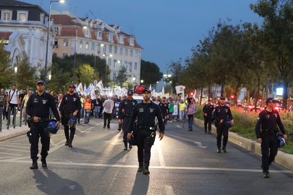 Elementos da PSP, GNR, SEF, ASAE e outras forças de segurança em acção de protesto em Lisboa