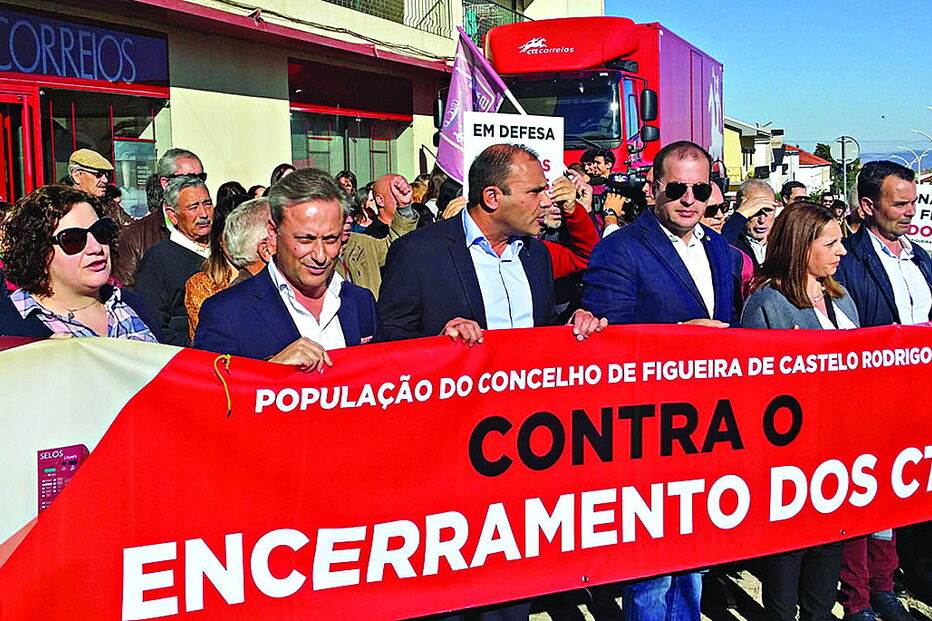 População manifesta-se contra fecho dos CTT 
