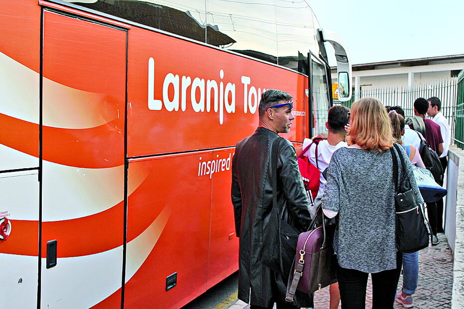 Autocarros são disponibilizados aos passageiros da CP quando se verifica a supressão de qualquer ligação 