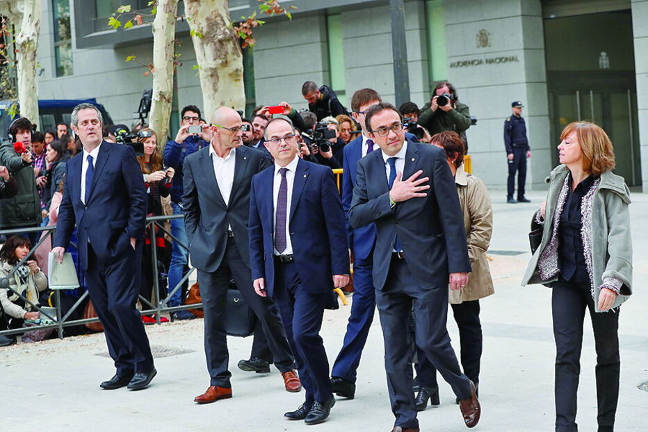 Ex-conselheiros Romeva, Turull e Rull estão entre os acusados na Catalunha