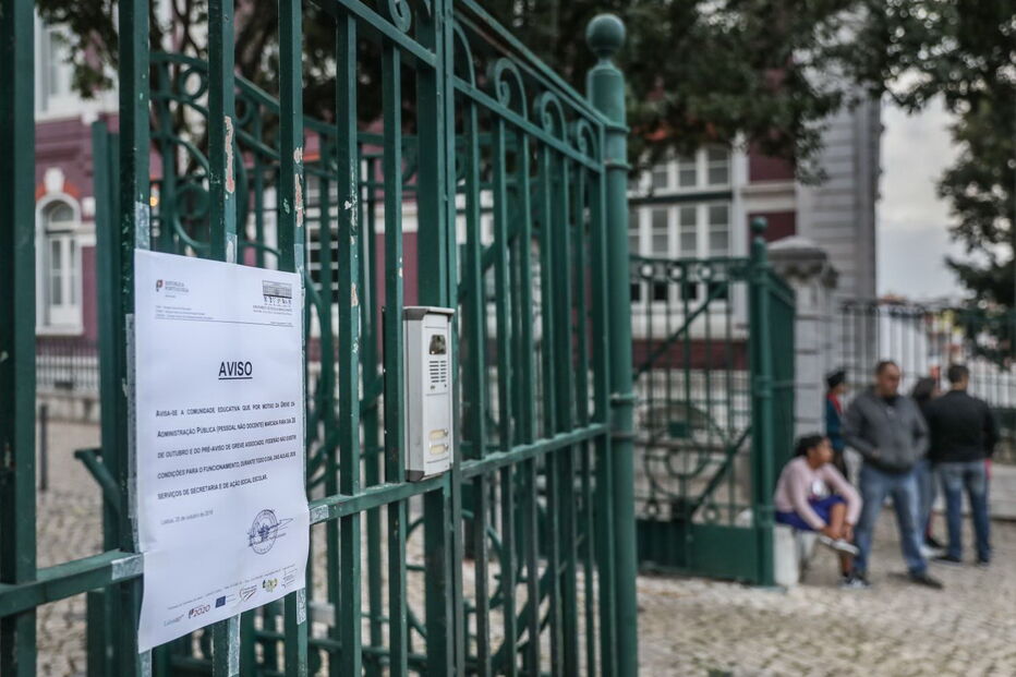 Escolas fechadas e hospitais a meio-gás marcam primeiras horas da greve