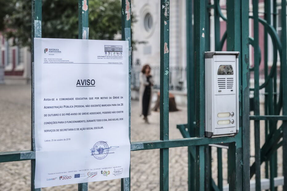 Escolas fechadas e hospitais a meio-gás marcam primeiras horas da greve