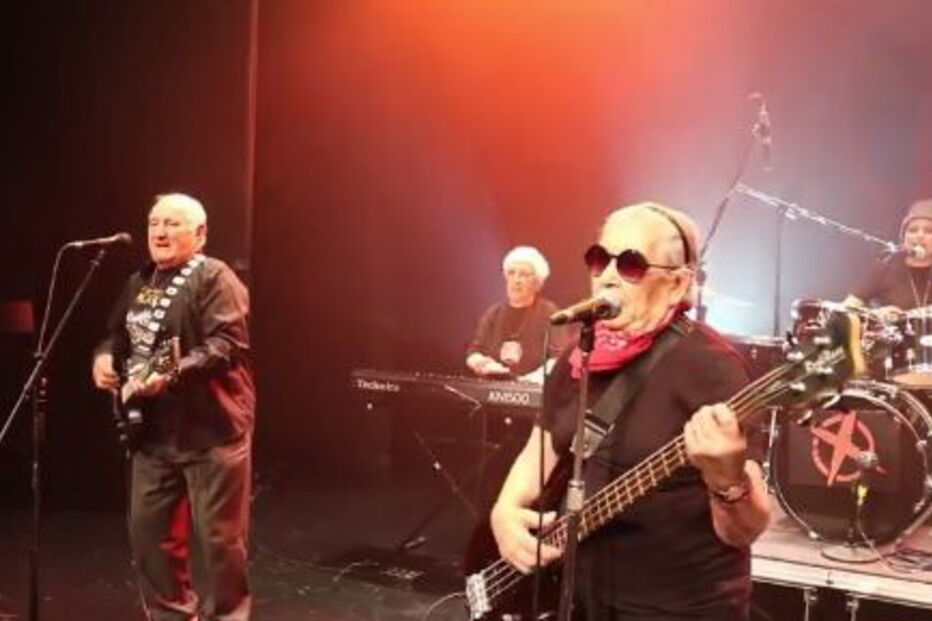 Idosos de Barcelos vestidos 