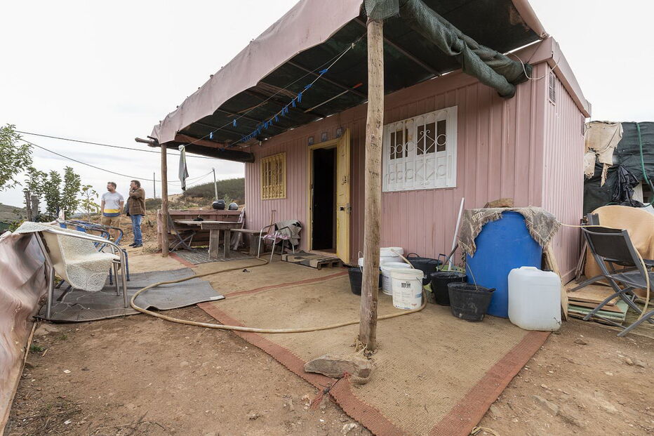 Manuel Silva vive em contentor em Tavira