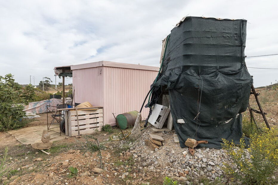 Manuel Silva vive em contentor em Tavira