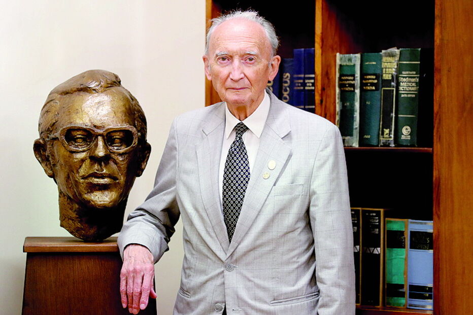 O cirurgião Gentil Martins