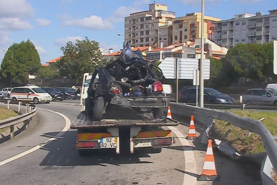 Quatro feridos em acidente durante perseguição policial em Gaia