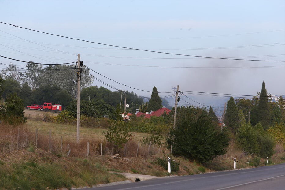 Incêndio perto de bomba de gasolina em Setúbal obriga ao corte da Estrada Nacional 10