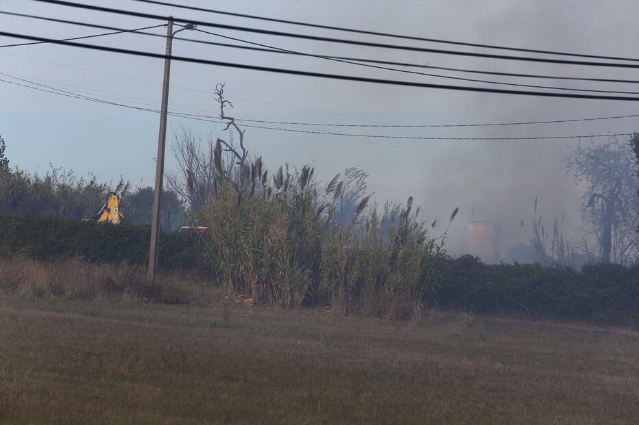 Incêndio perto de bomba de gasolina em Setúbal obriga ao corte da Estrada Nacional 10
