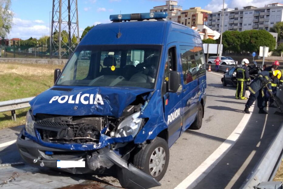 PSP e fugitivos feridos em perseguição na A1