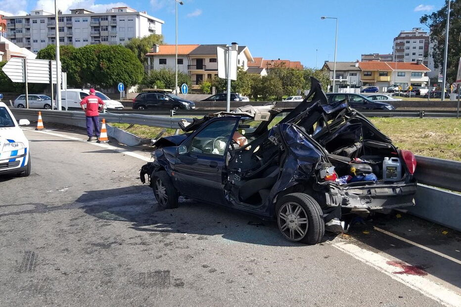 PSP e fugitivos feridos em perseguição na A1