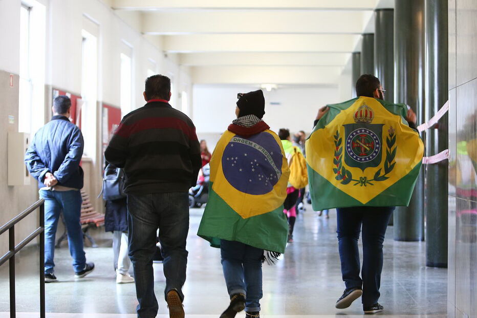 Brasileiros residentes em Portugal escolhem novo presidente do Brasil