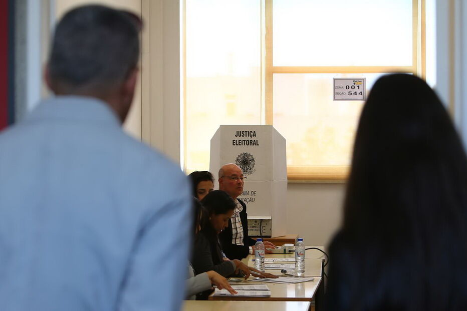 Brasileiros residentes em Portugal escolhem novo presidente do Brasil