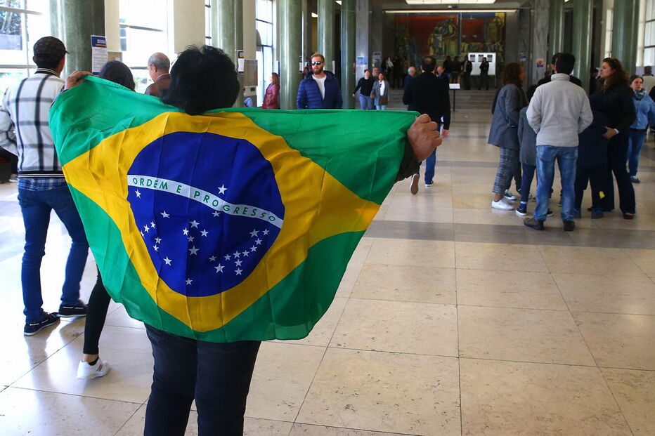 Brasileiros residentes em Portugal escolhem novo presidente do Brasil