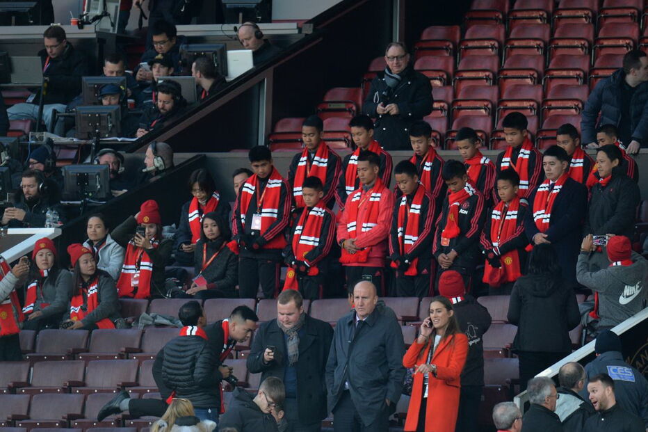Jovens resgatados de gruta na Tailândia assistiram ao Manchester-Everton em Old Trafford
