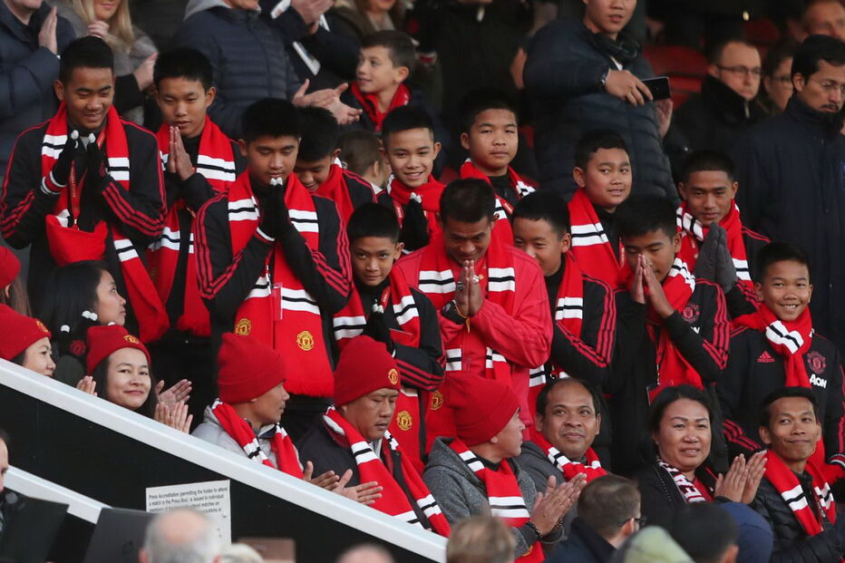 Jovens resgatados de gruta na Tailândia assistiram ao Manchester-Everton em Old Trafford
