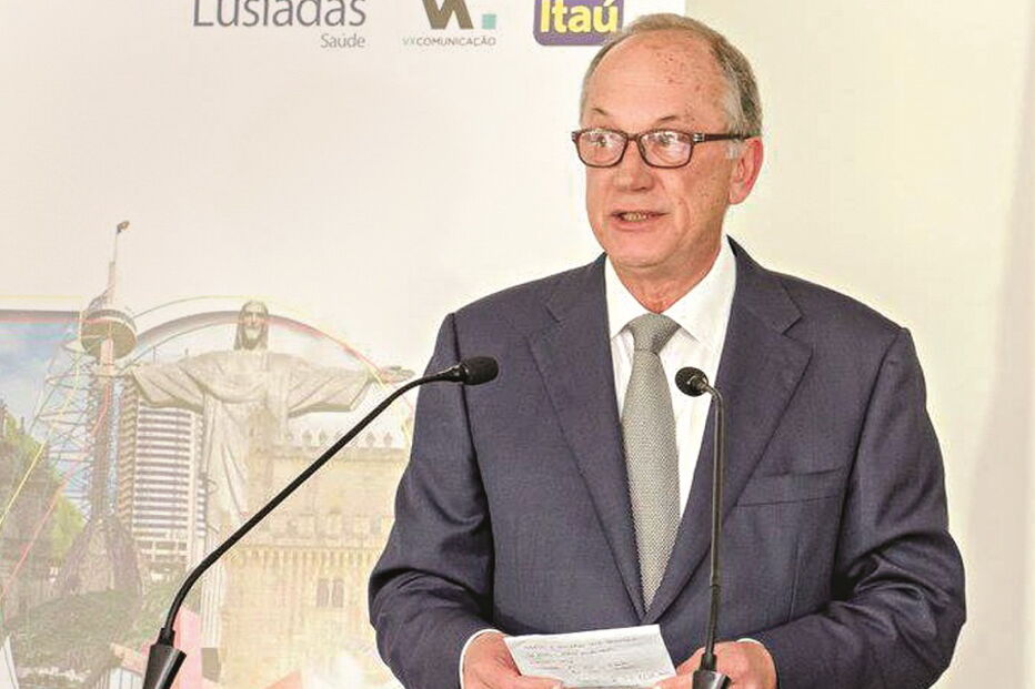 António Bustorff é primo de Ricardo Salgado e trabalhou no GES, como outros membros da família. Foi presidente da Câmara de Comércio e Indústria Luso- –Brasileira 