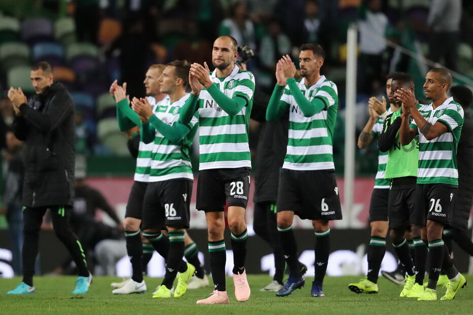 Jogadores do Sporting agradecem aos adeptos após a vitória sobre o Boavista