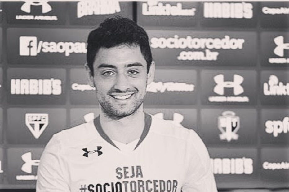 Futebolista brasileiro de 24 anos encontrado morto em zona de mato no Brasil