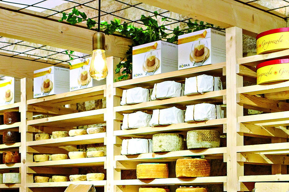 Queijaria do almada, Porto