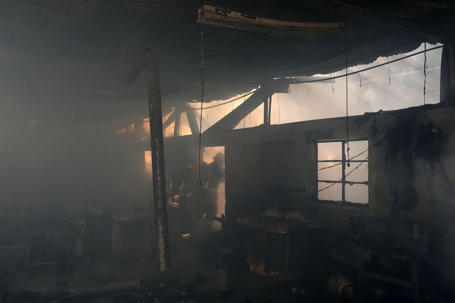 Chamas destruíram por completo a fábrica de móveis de Póvoa da Medronhosa 